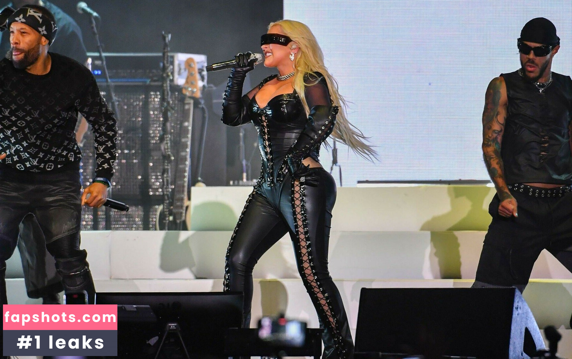 Christina Aguilera gallery photo #705