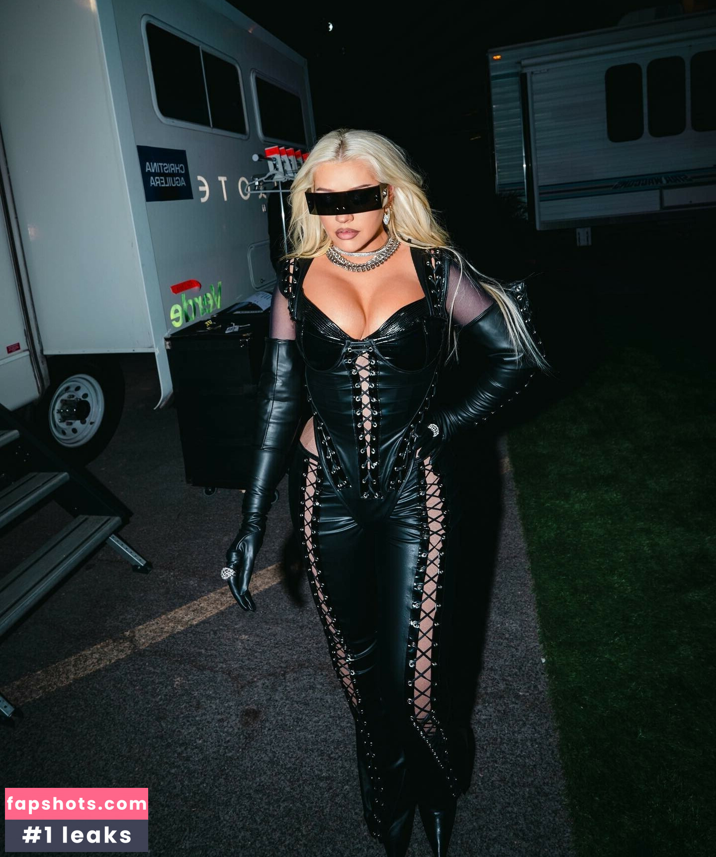 Christina Aguilera gallery photo #709