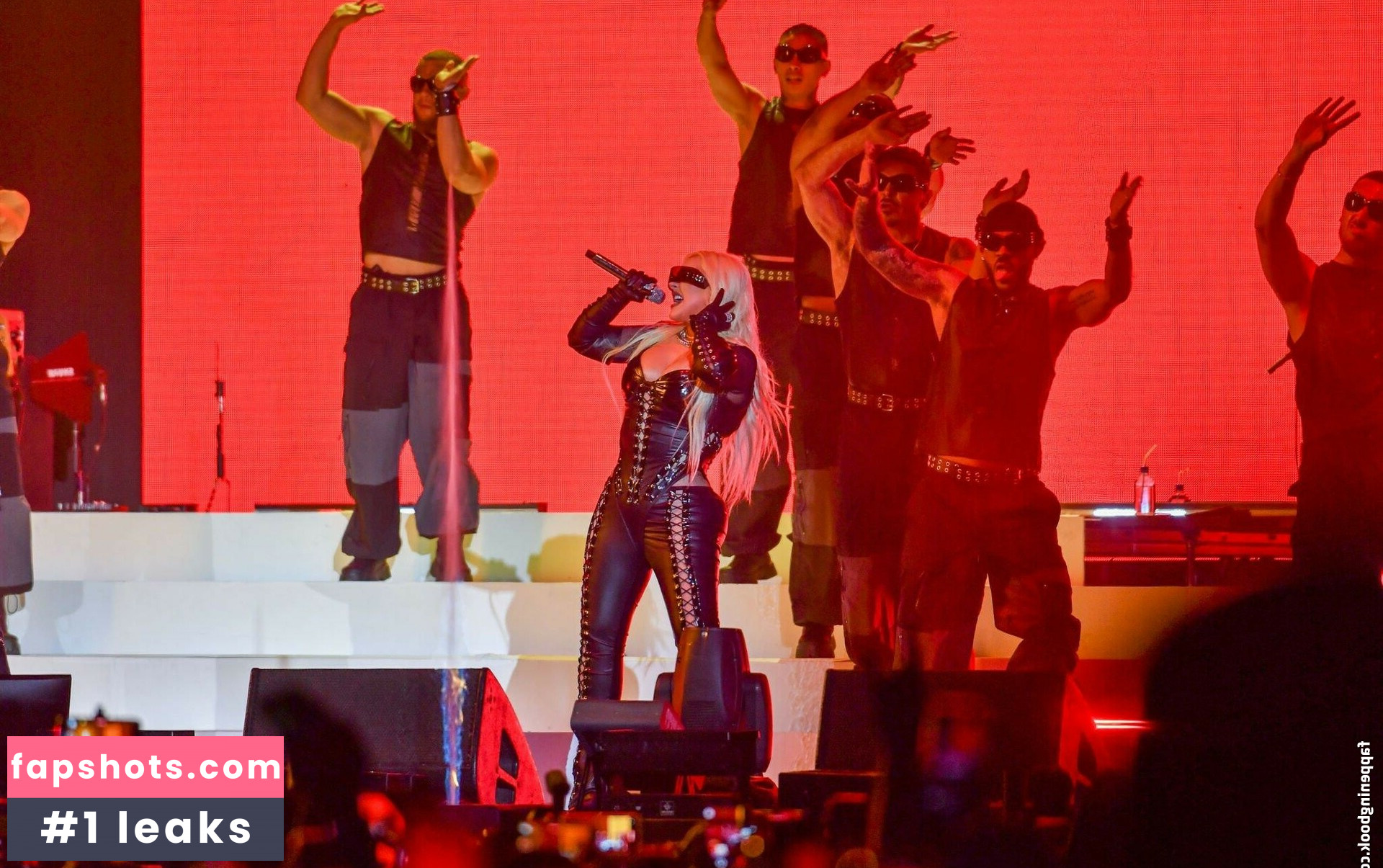 Christina Aguilera gallery photo #717