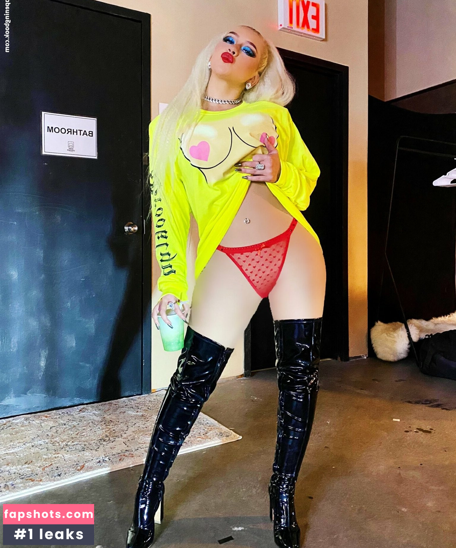 Christina Aguilera gallery photo #741