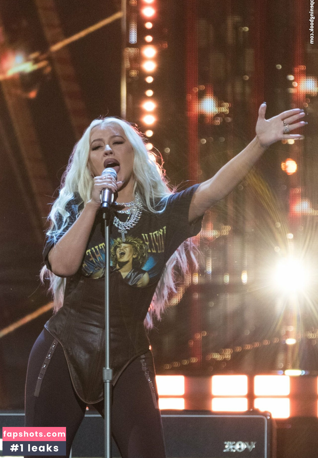 Christina Aguilera gallery photo #748