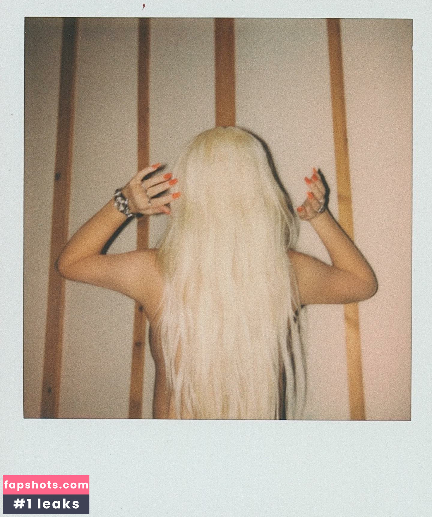 Christina Aguilera gallery photo #752