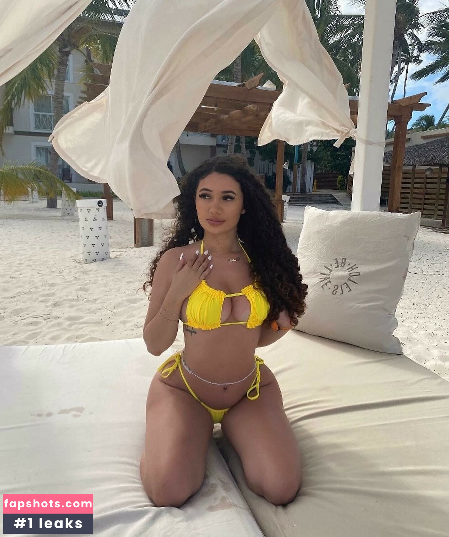 Christina April Amaral gallery photo #11