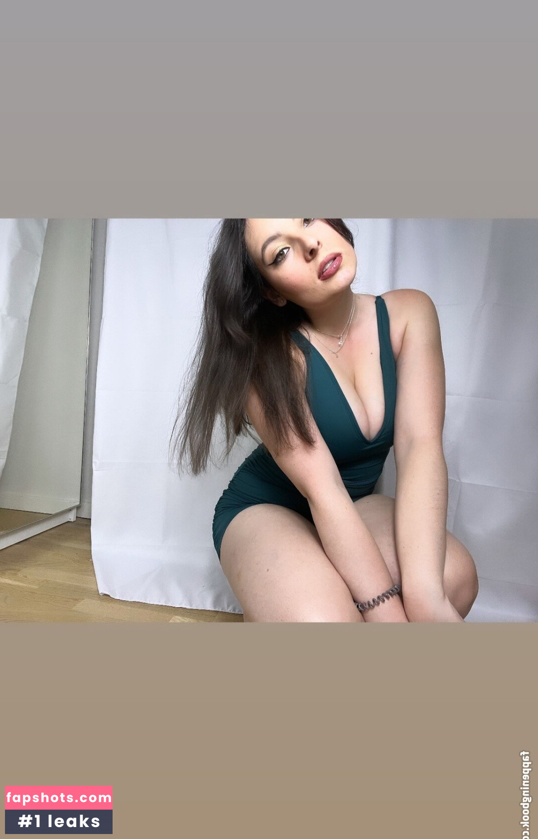 Christina Green gallery photo #36