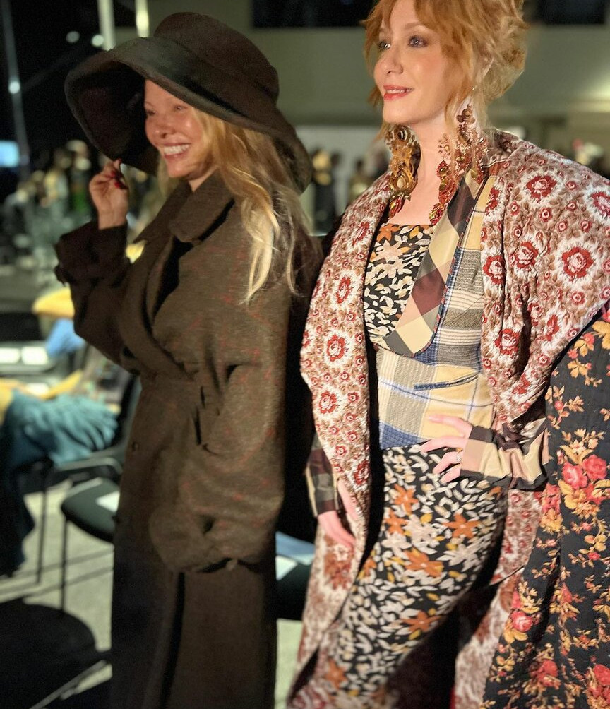 christina-hendricks gallery photo #1192