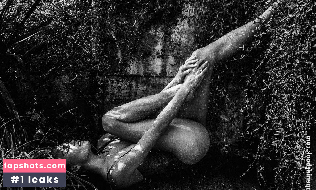 Christine Teigen gallery photo #33