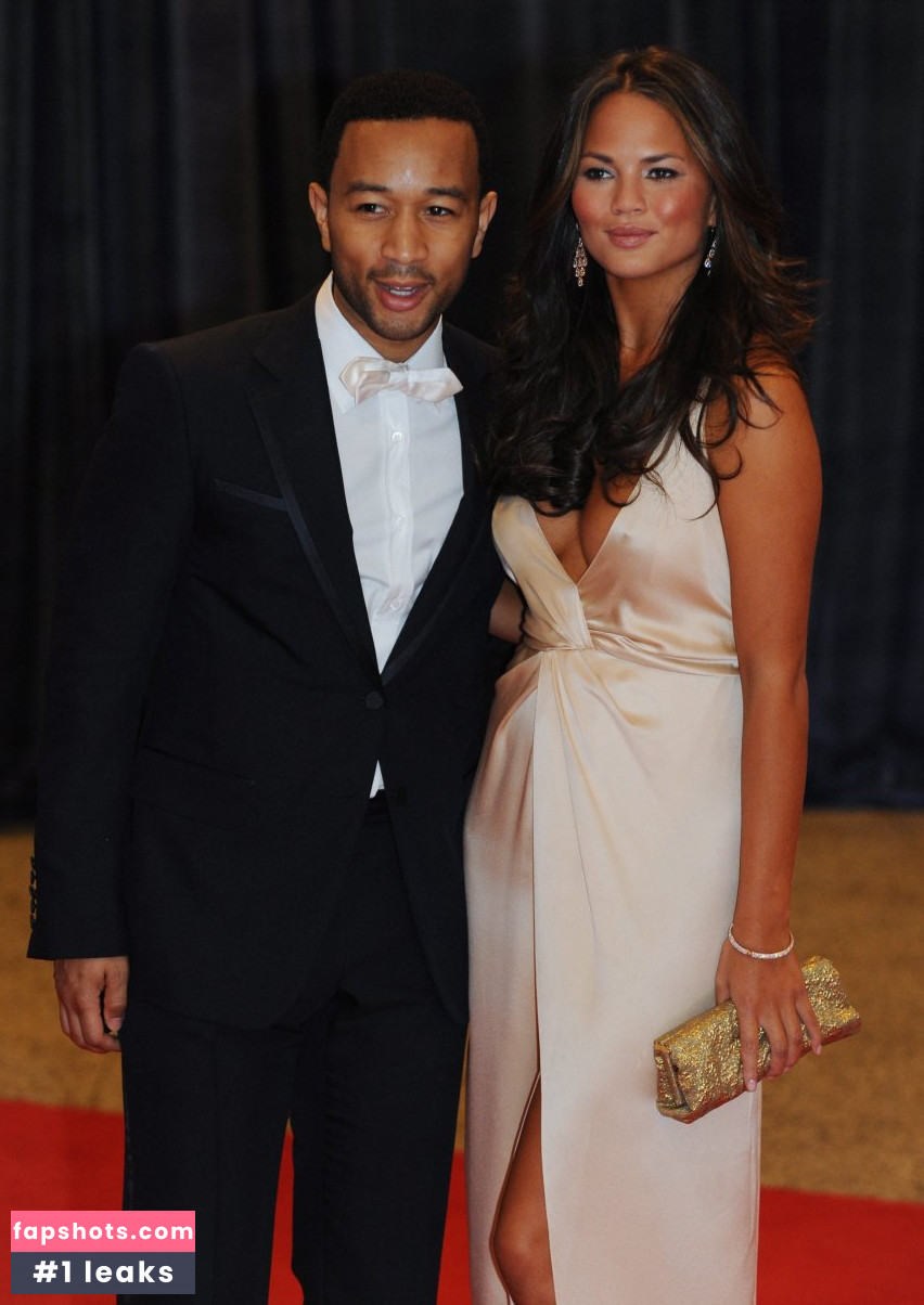 Christine Teigen gallery photo #8