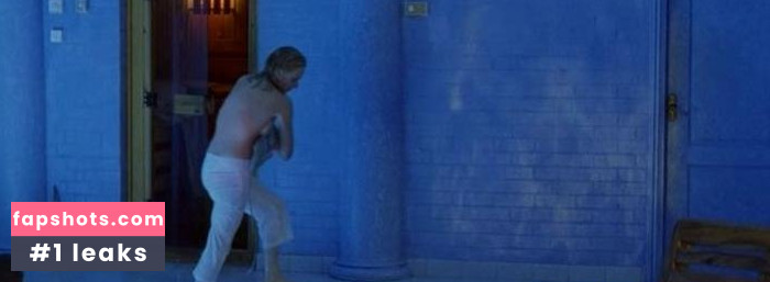 Christine Tremarco gallery photo #11