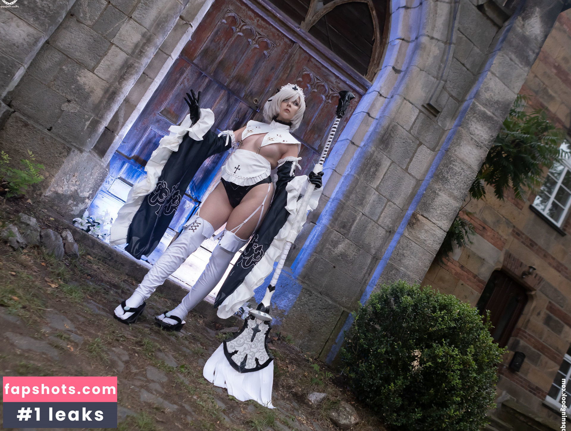 Christine Usi gallery photo #4