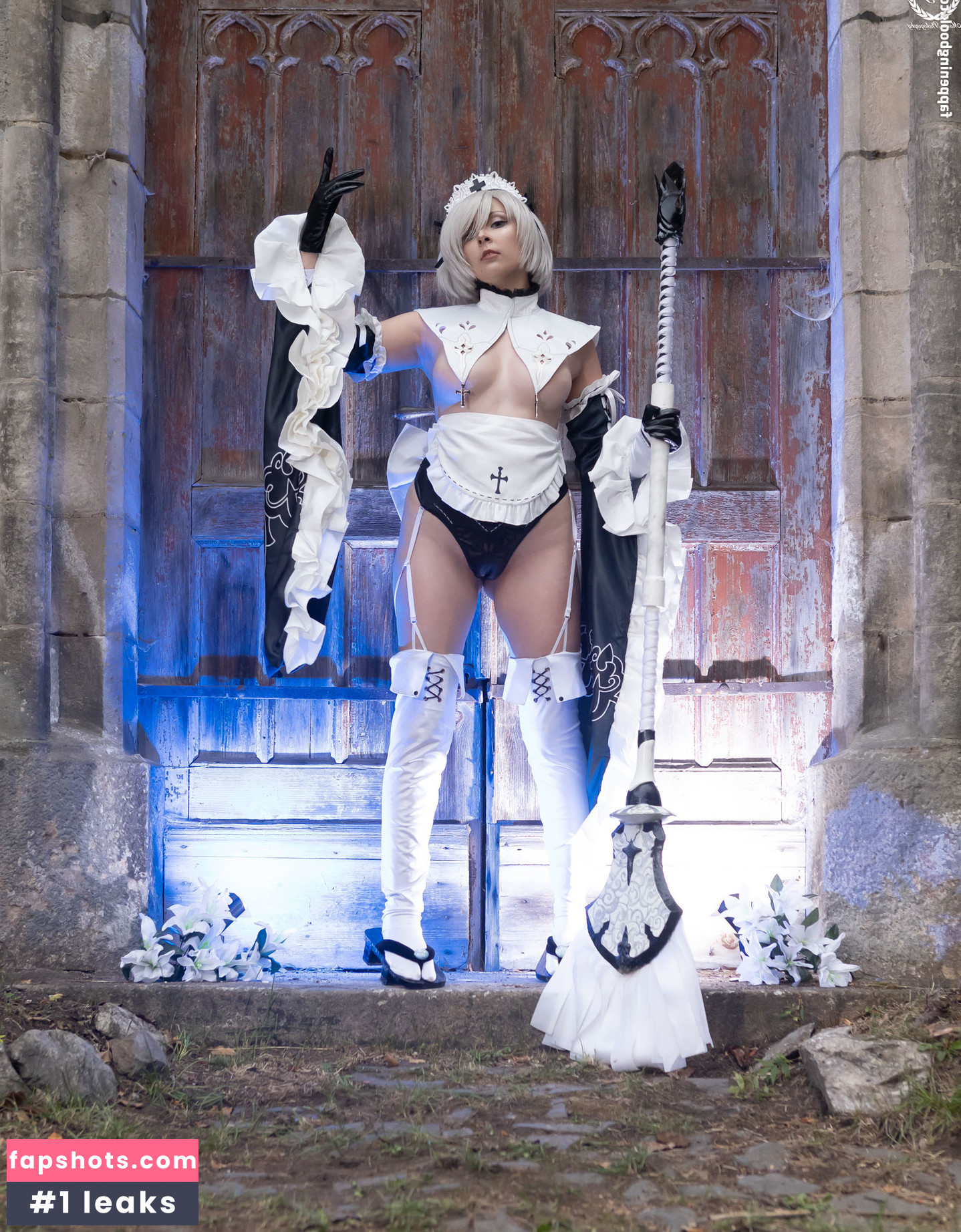 Christine Usi gallery photo #5