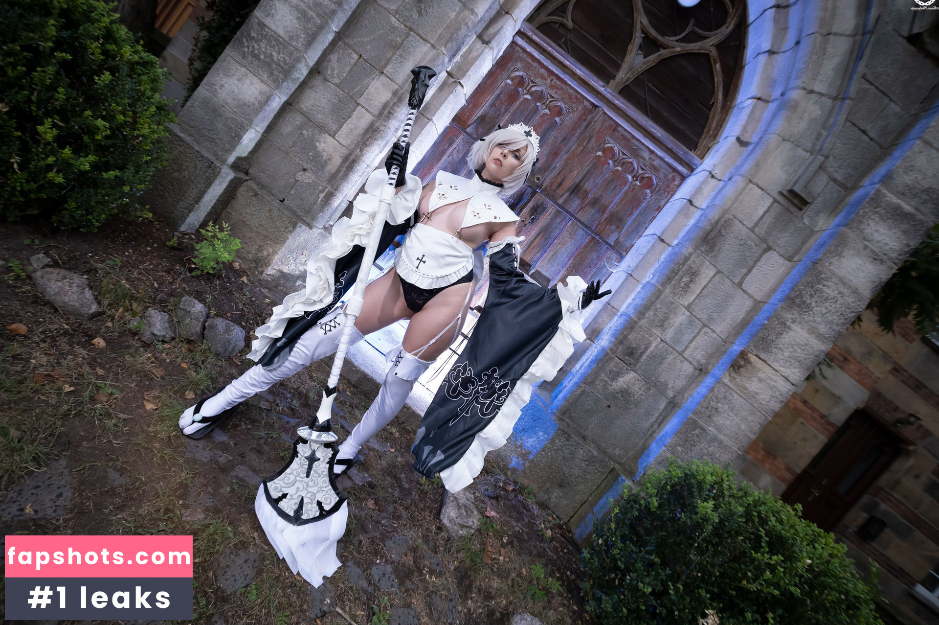 Christine Usi gallery photo #6