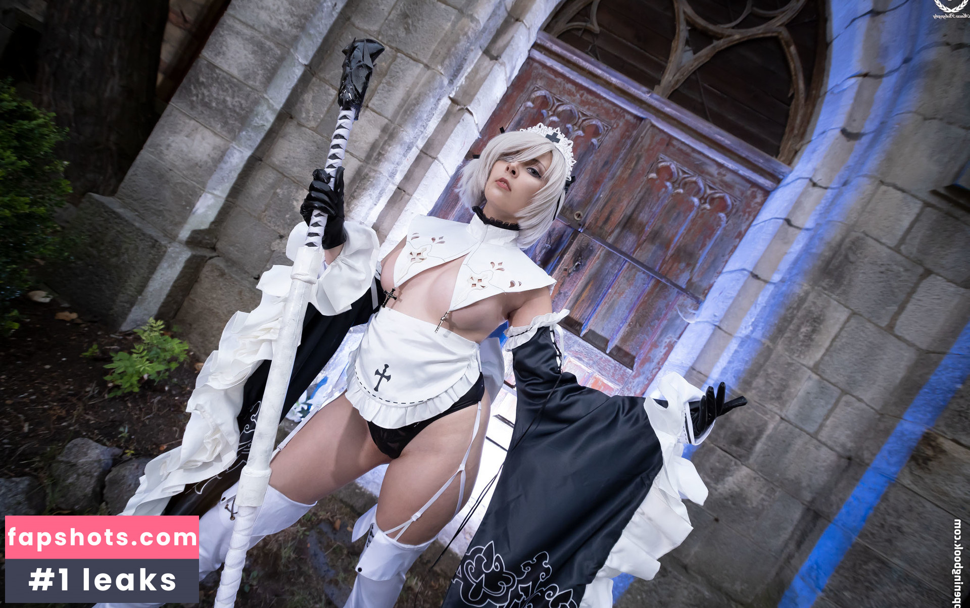 Christine Usi gallery photo #7