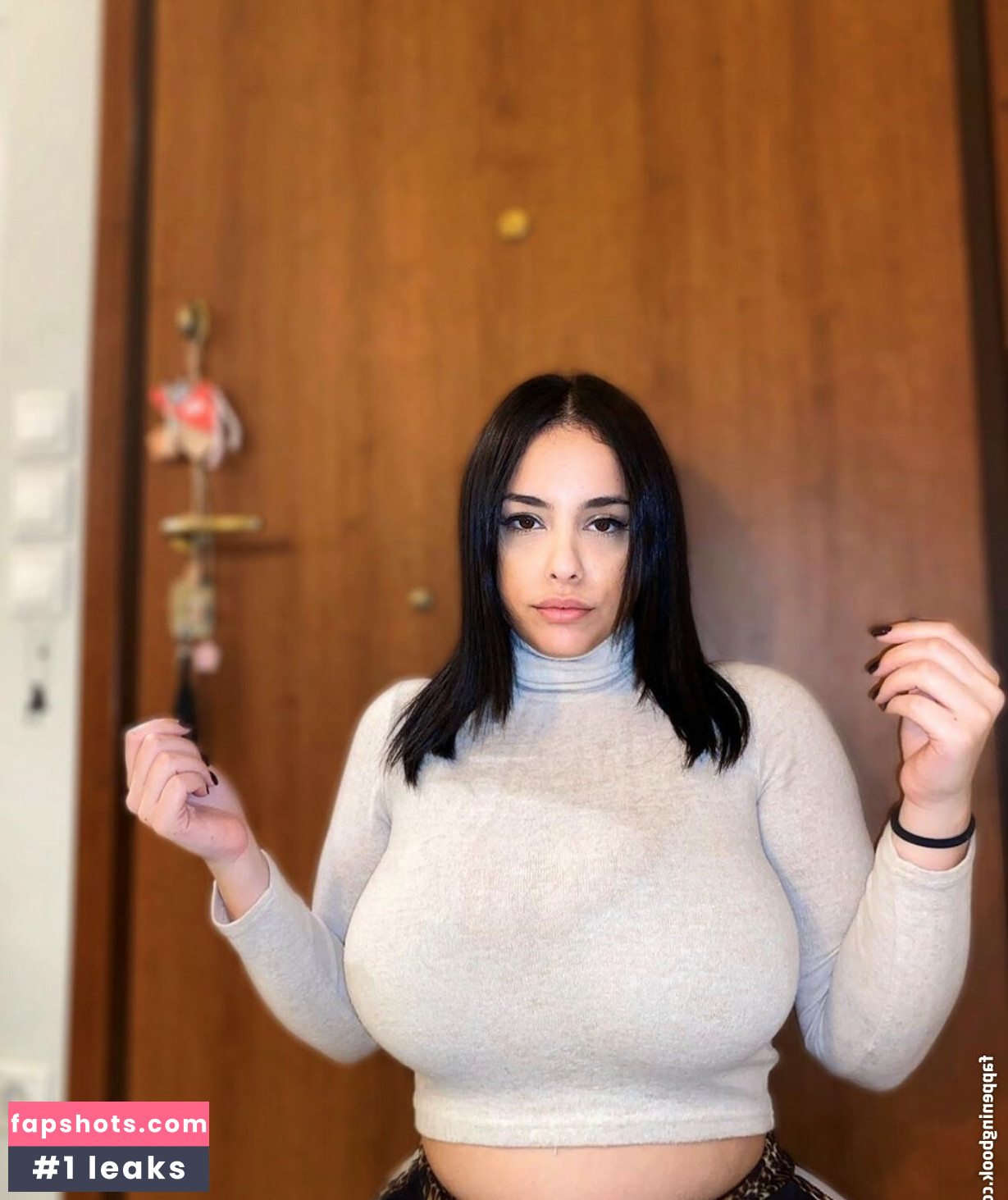 Chrysanthie gallery photo #18