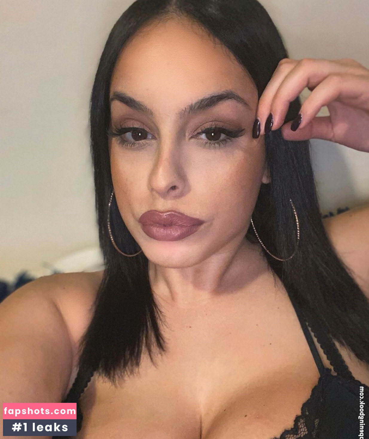 Chrysanthie gallery photo #22