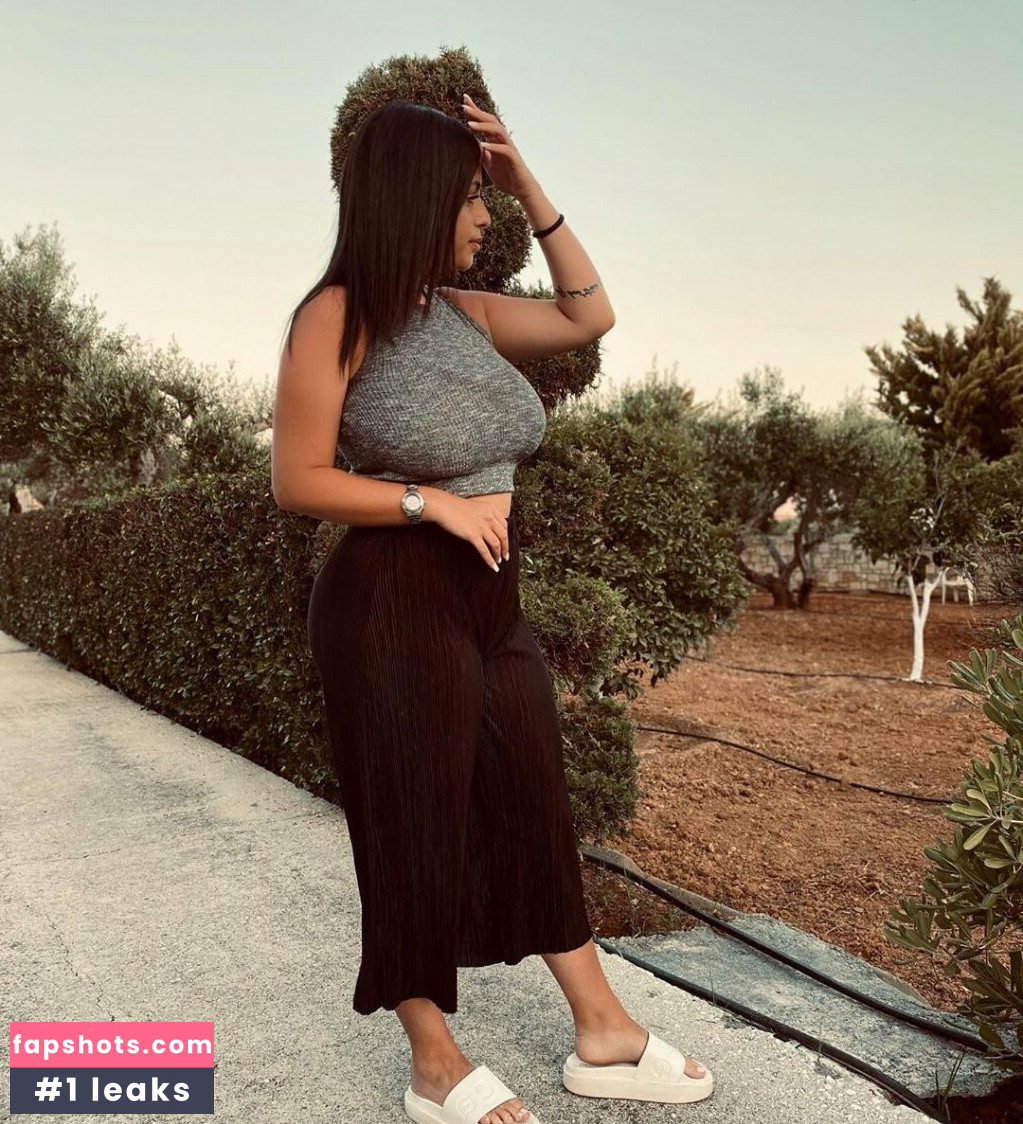 Chrysanthie gallery photo #25