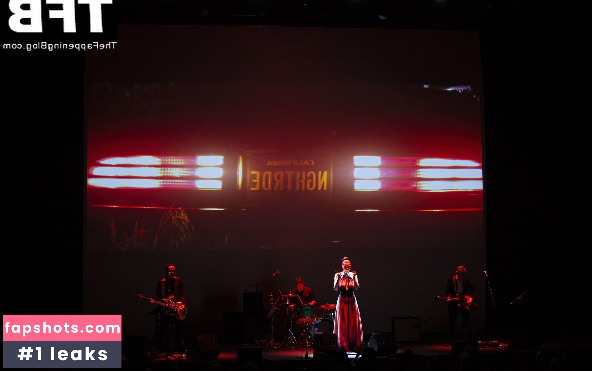 Chrysta Bell gallery photo #2