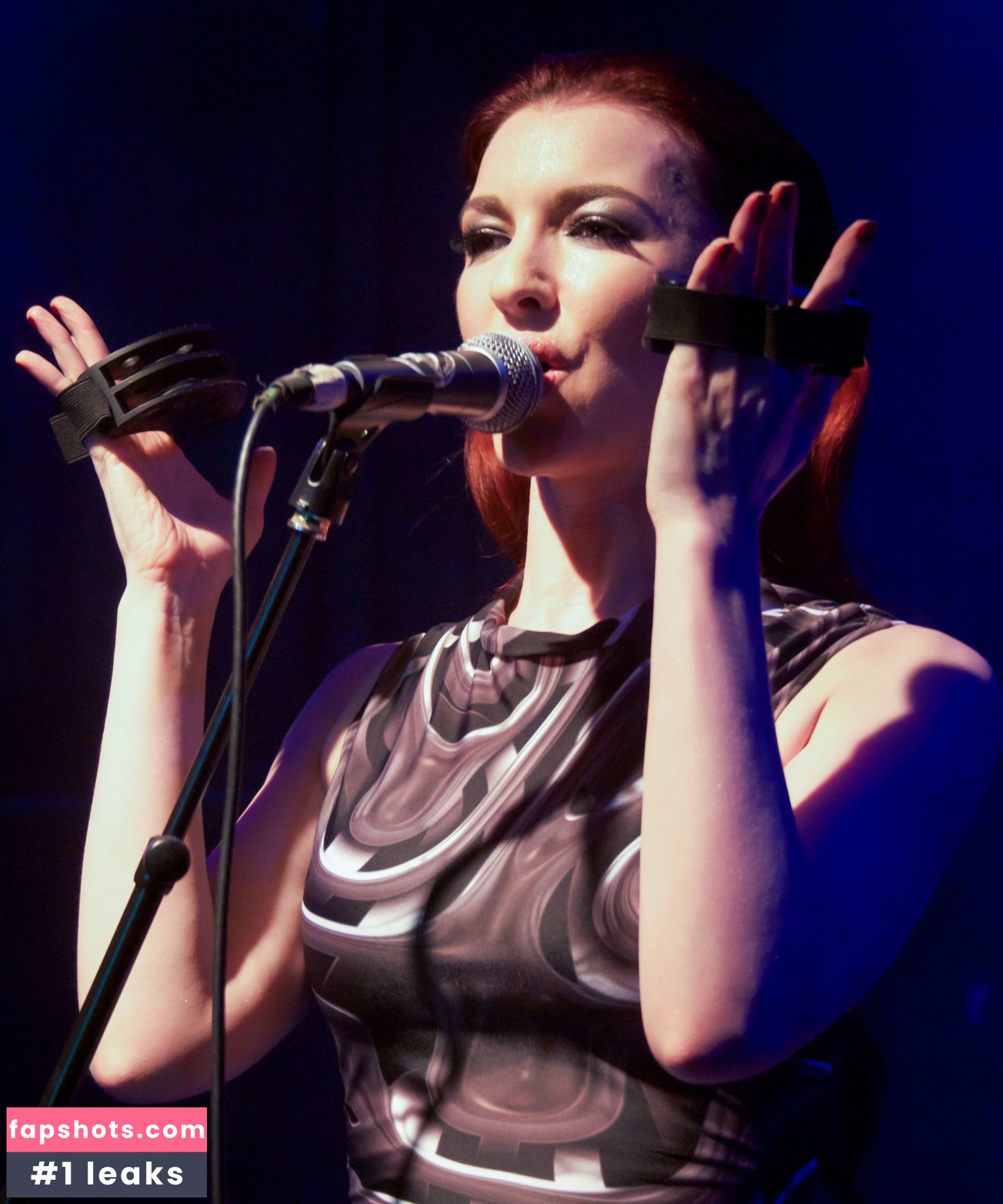 Chrysta Bell gallery photo #12
