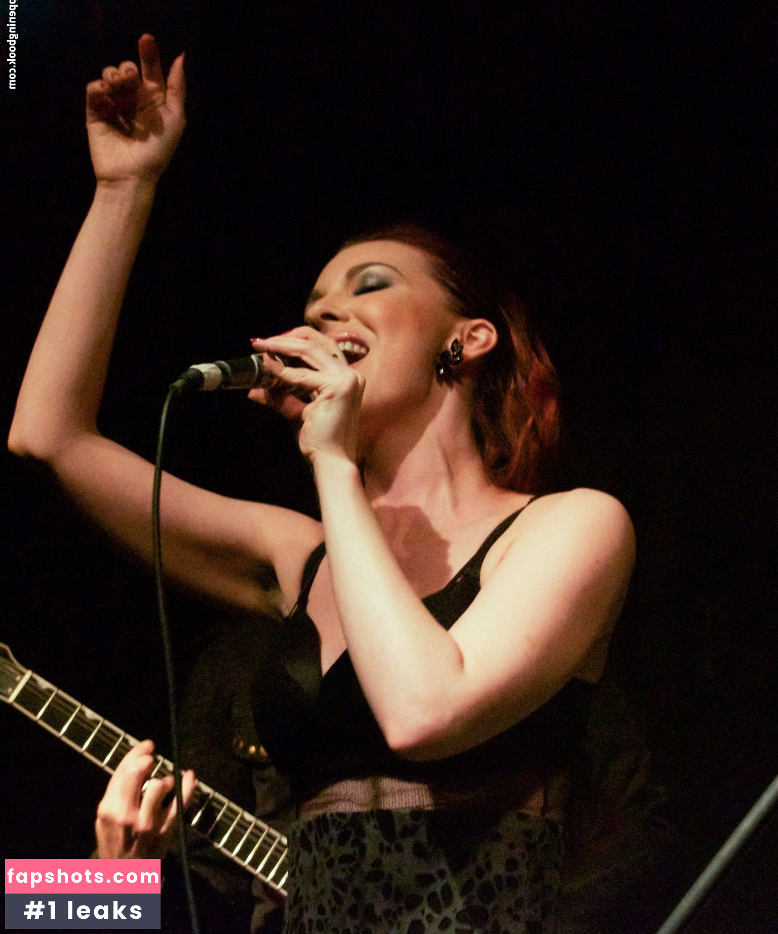 Chrysta Bell nude babe gallery