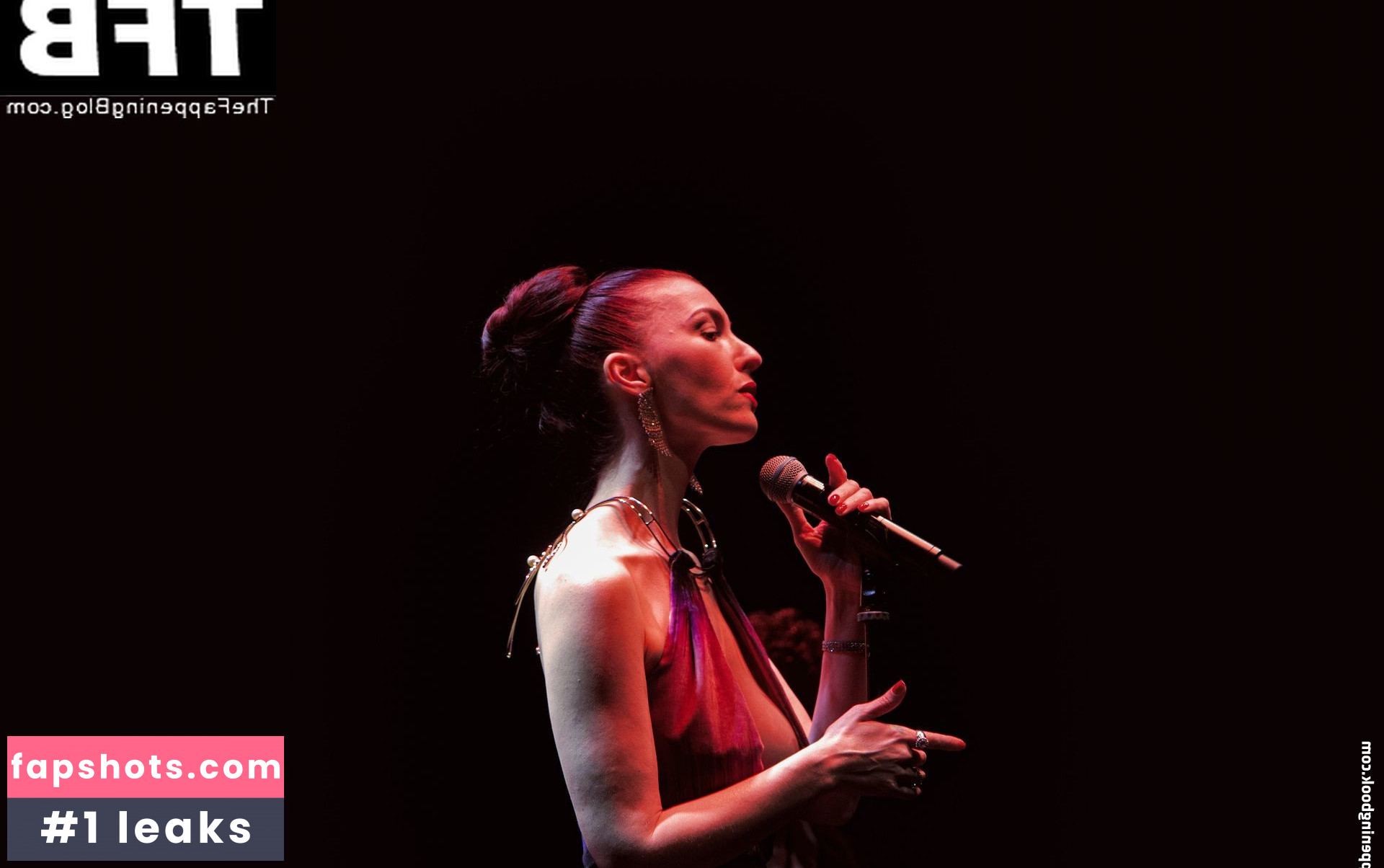 Chrysta Bell gallery photo #5