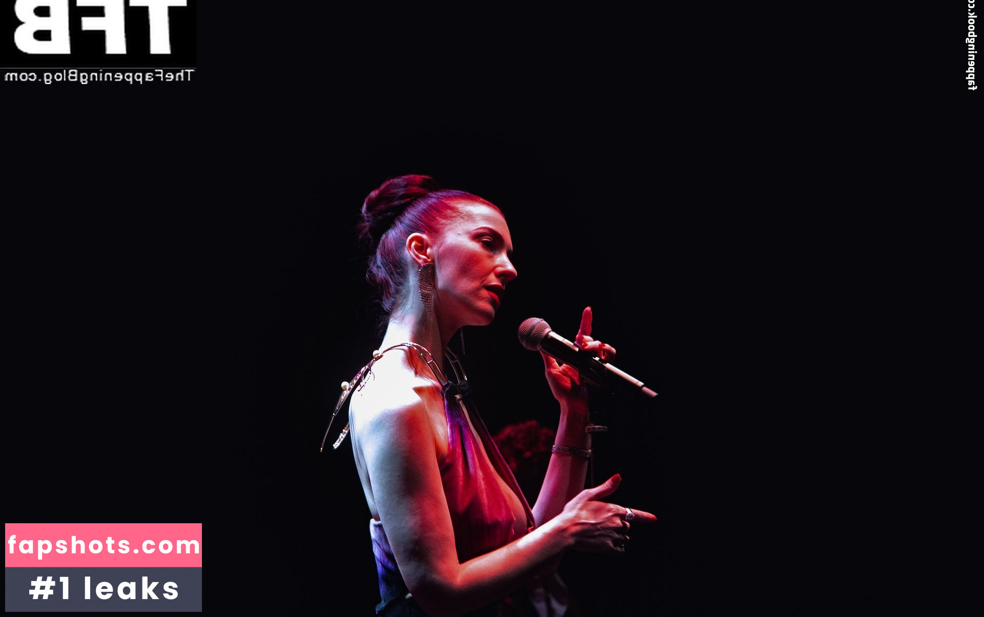 Chrysta Bell gallery photo #6