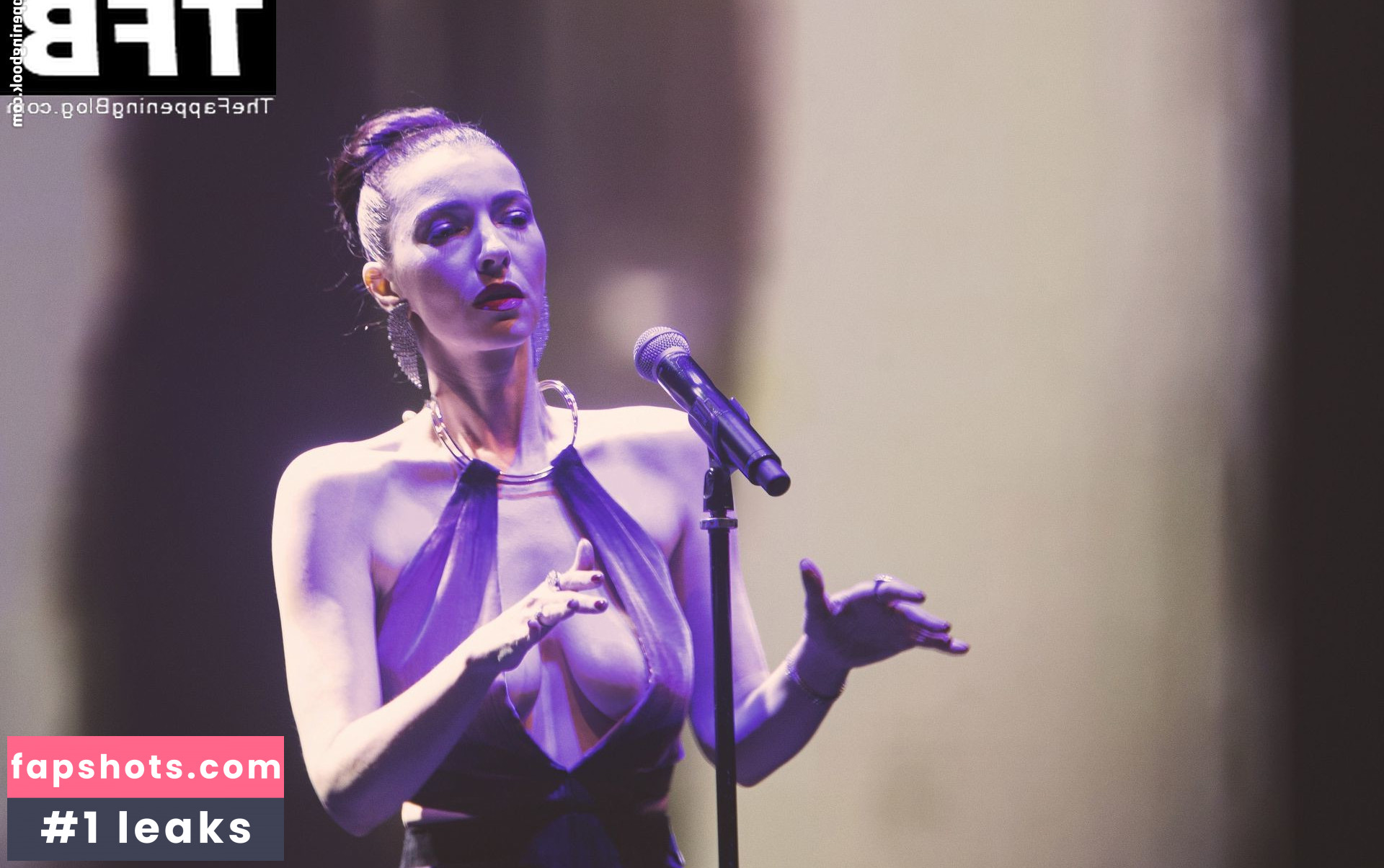 Chrysta Bell gallery photo #7