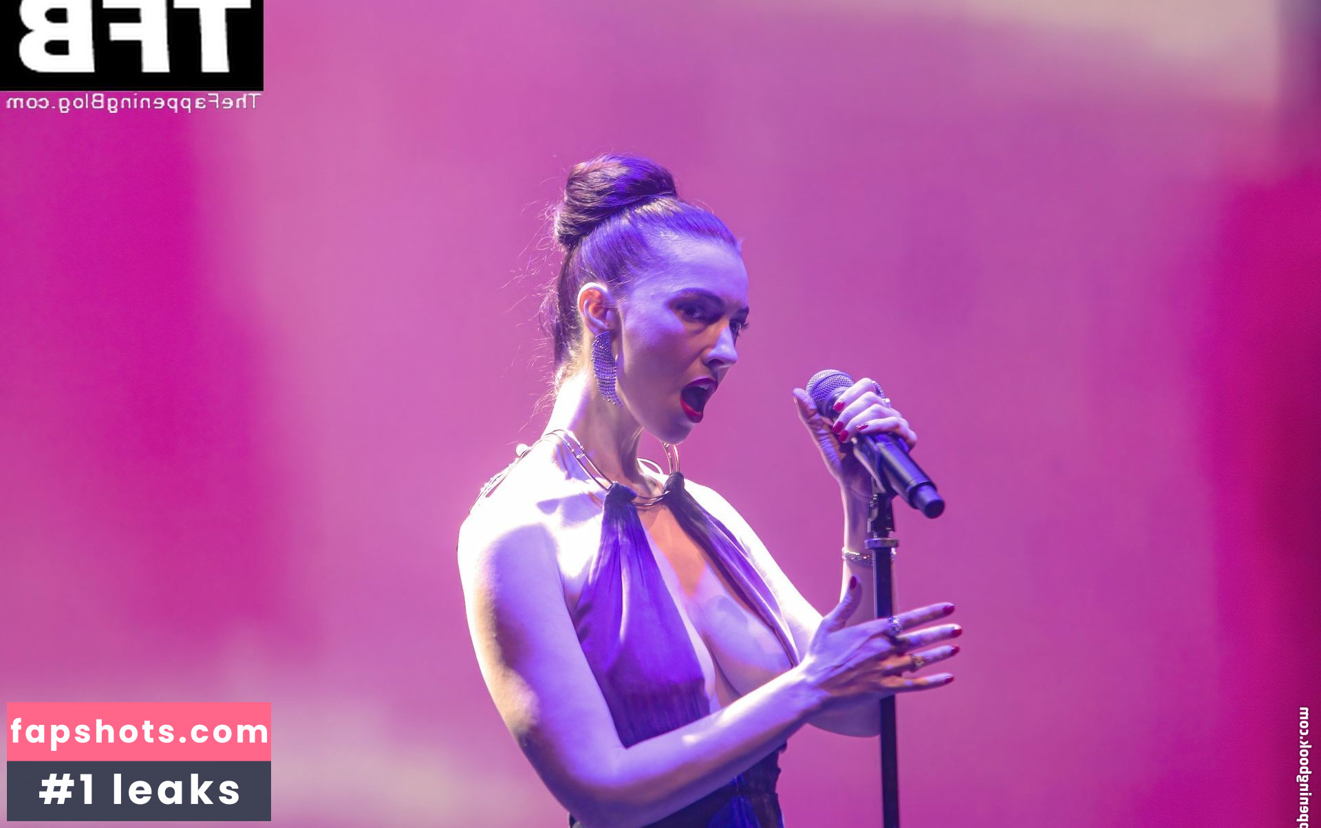 Chrysta Bell gallery photo #8