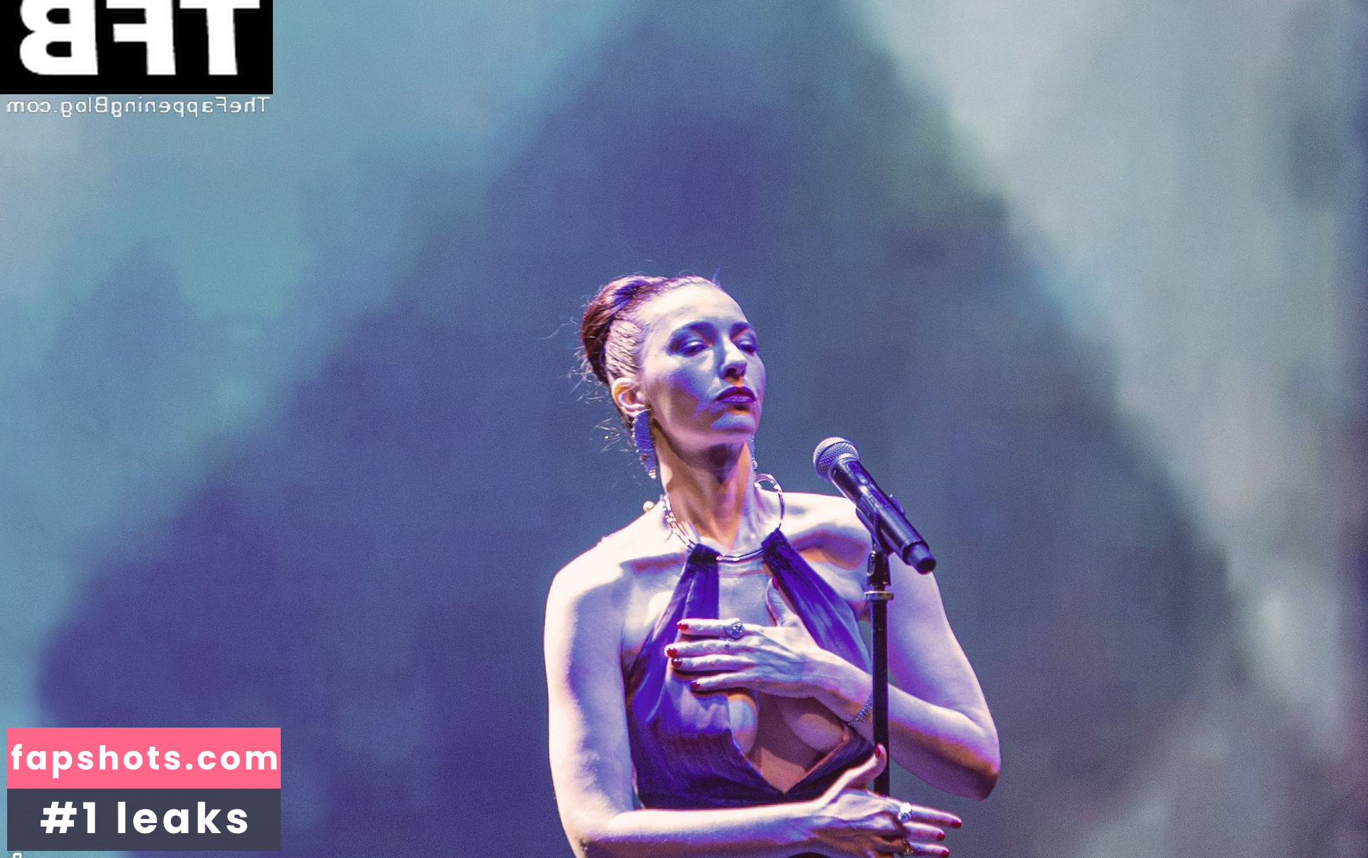 Chrysta Bell gallery photo #10