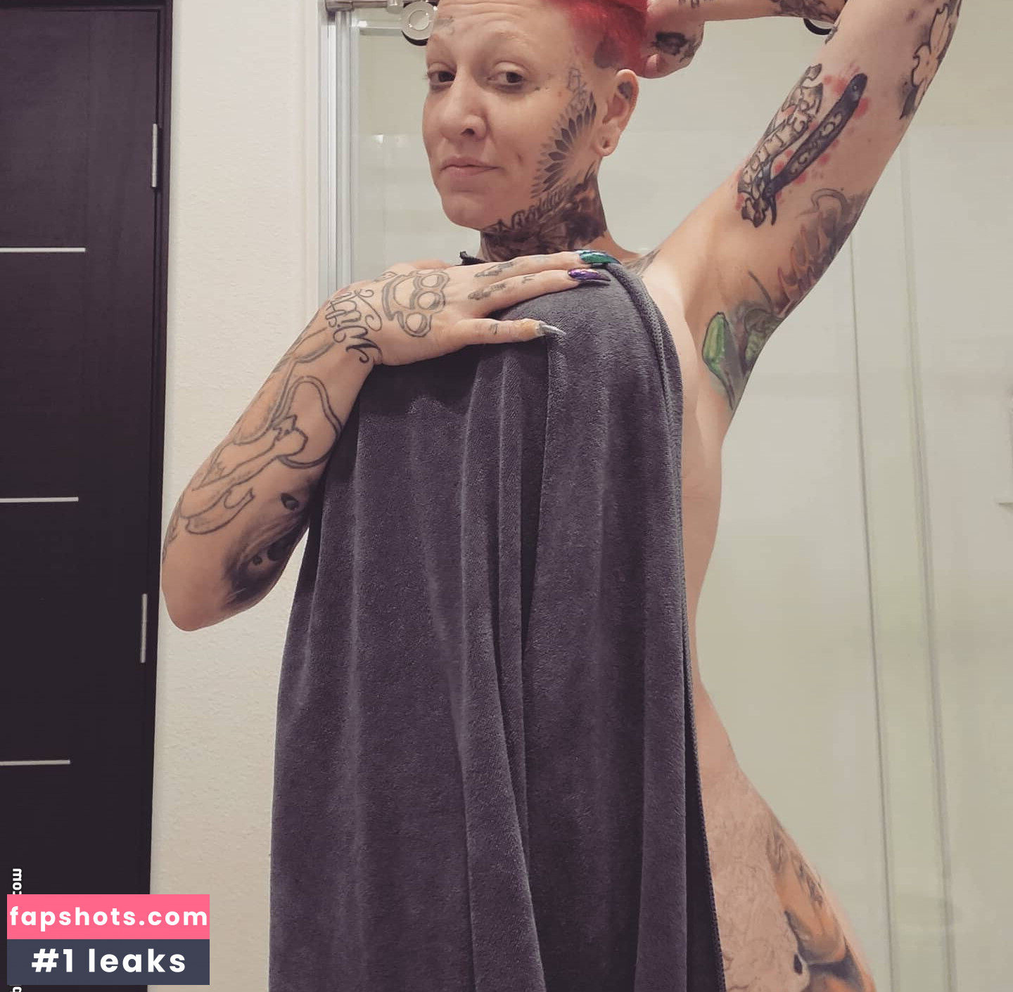 ChrystalNevius gallery photo #8