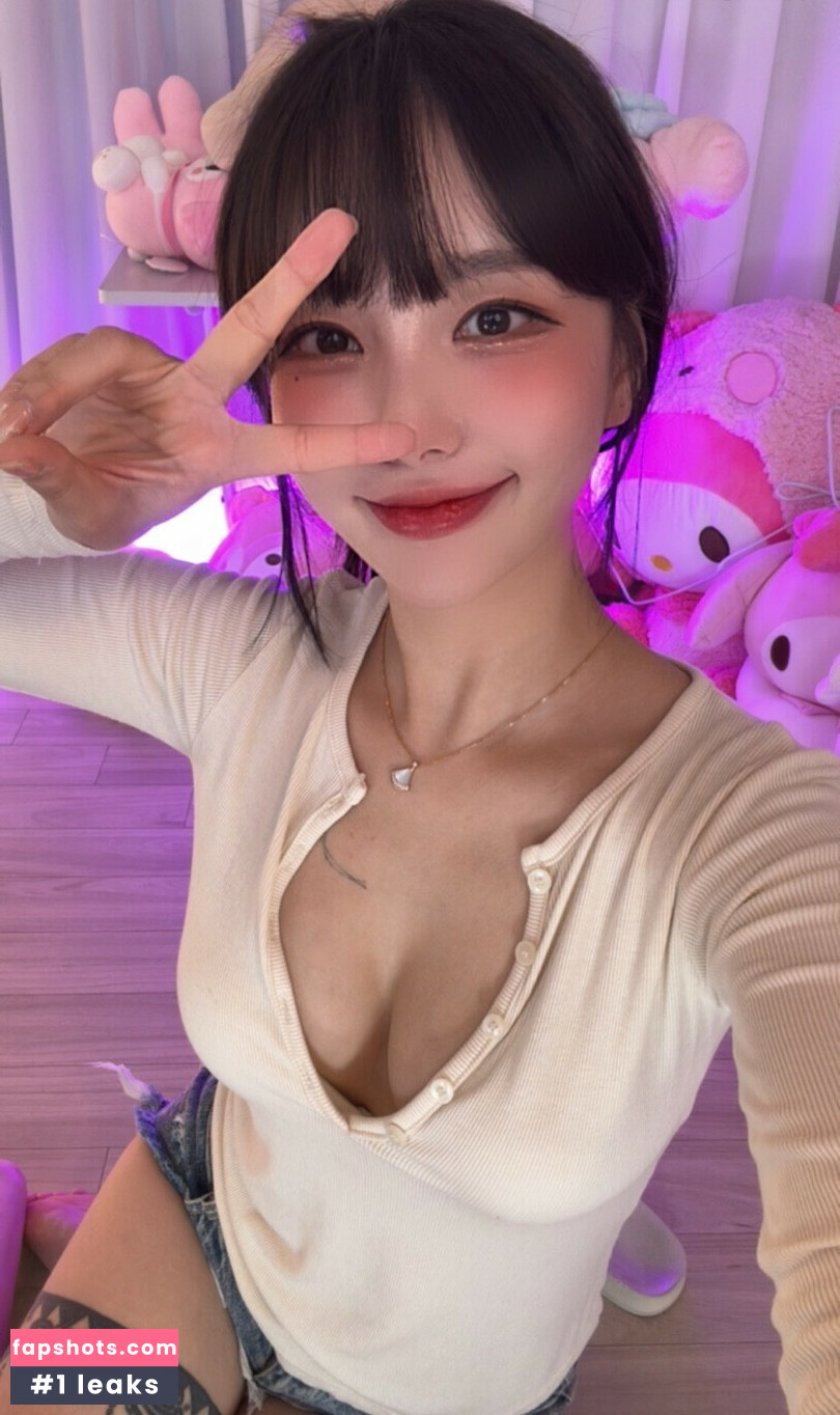 ChuJeong gallery photo #23