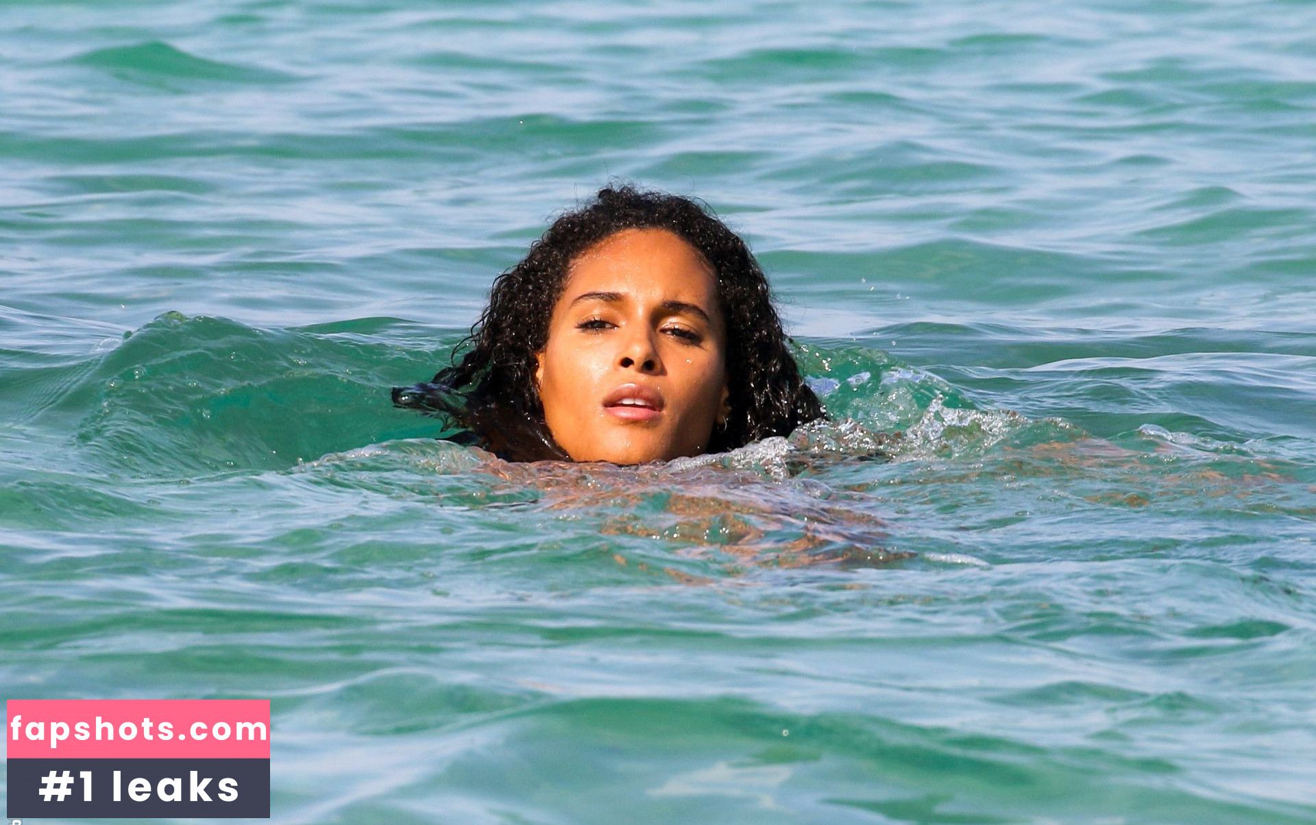 Cindy Bruna gallery photo #284