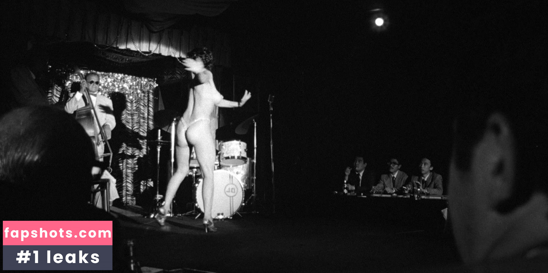 Cindy Embers nude babe gallery