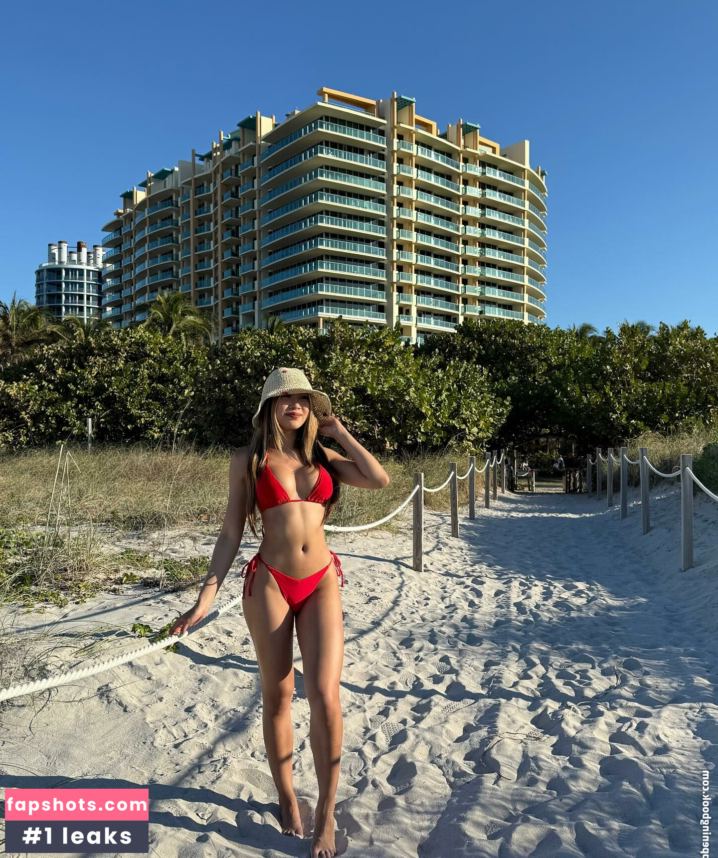 Cindy Vu gallery photo #18