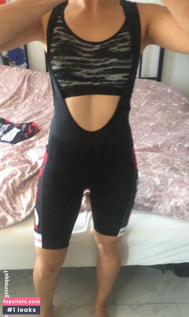 Claire Hutchings gallery photo #103