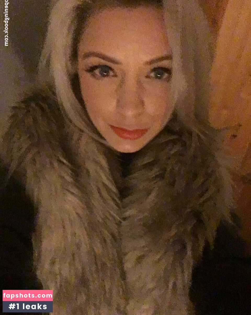 Claire Hutchings gallery photo #112