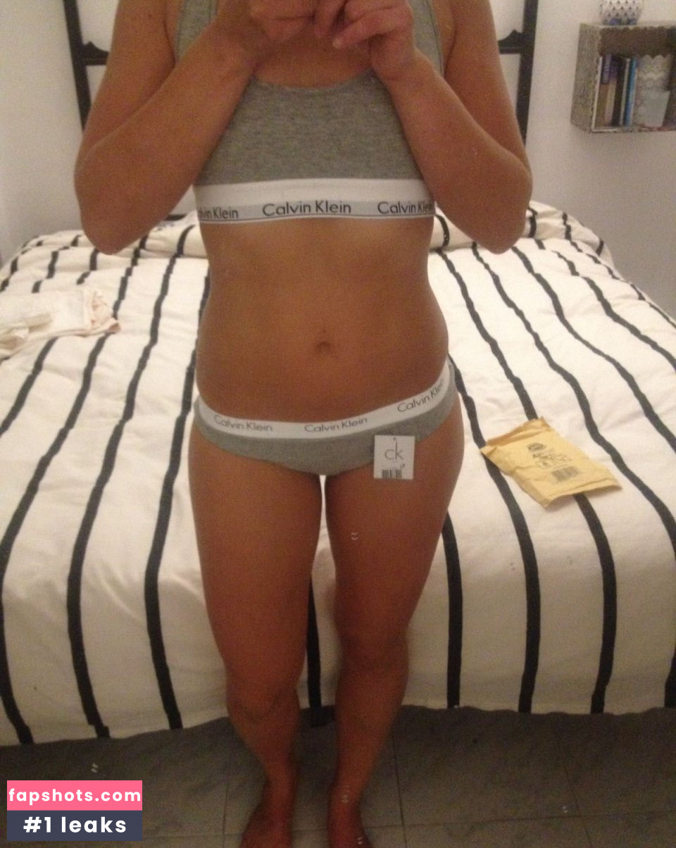 Claire Hutchings gallery photo #113