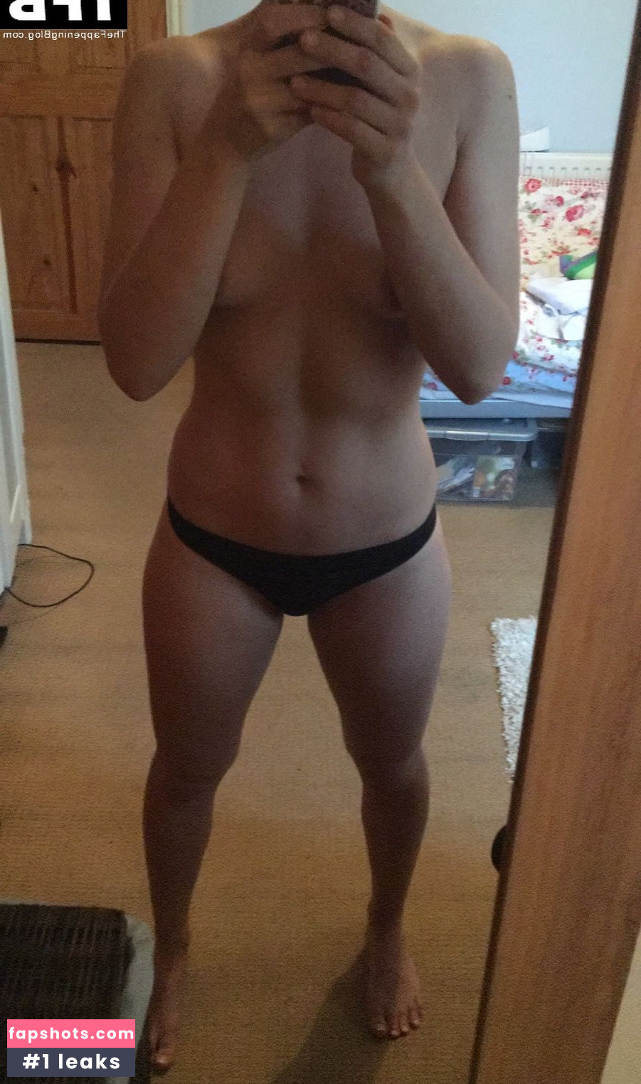 Claire Hutchings gallery photo #65