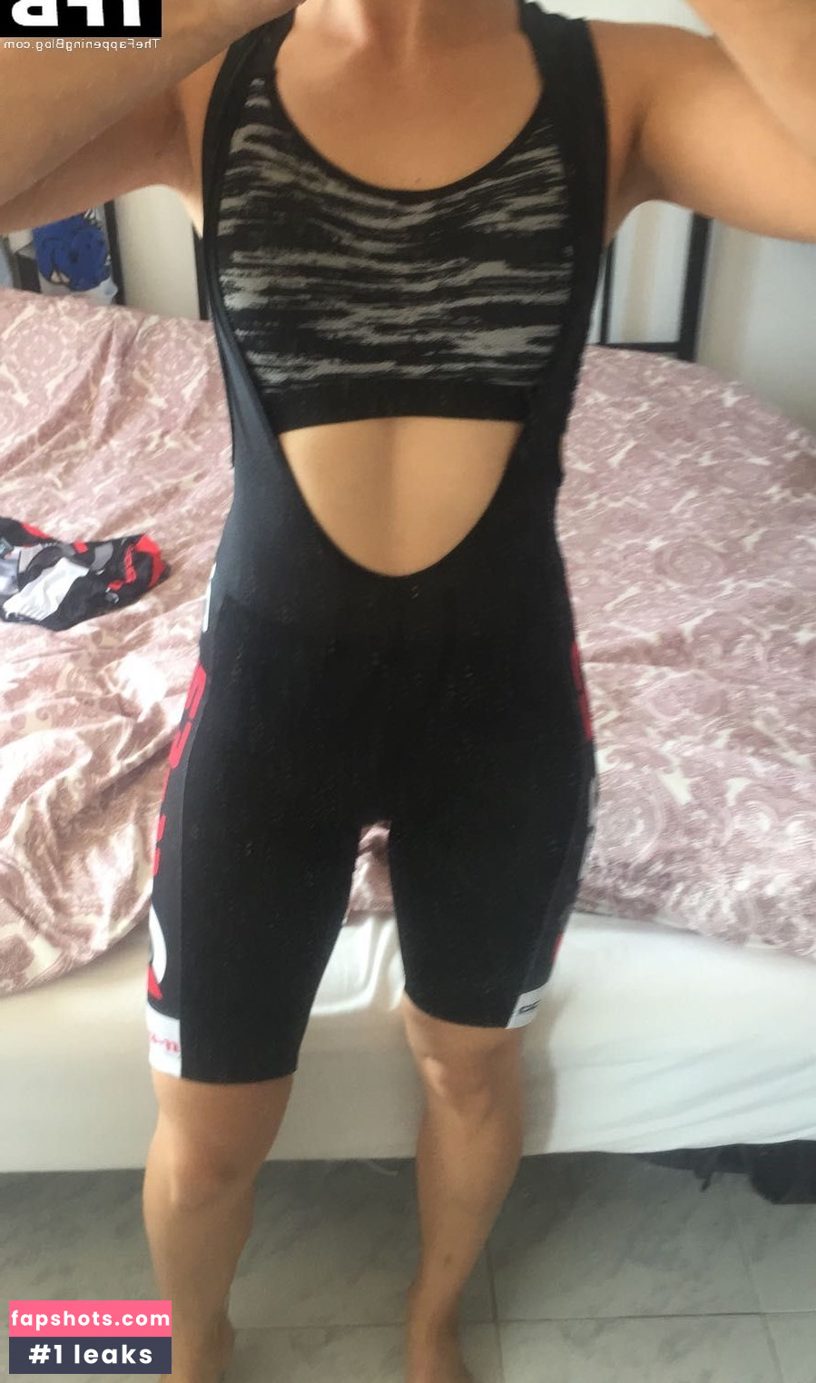 Claire Hutchings gallery photo #66