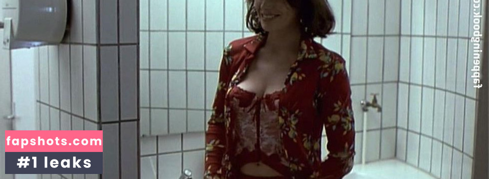 Claire Nebout gallery photo #29