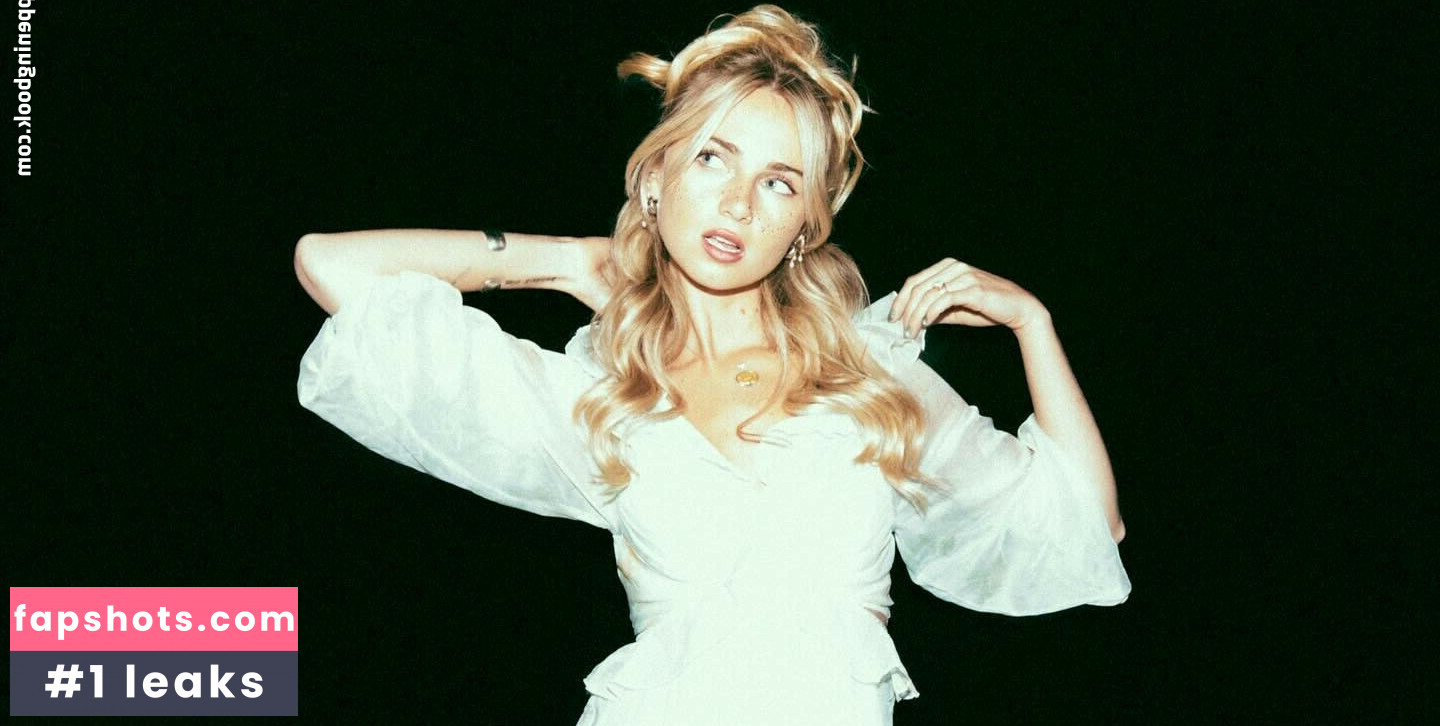 Claire Rosinkranz Nude Leaks OnlyFans Photos #5 - Fapshots