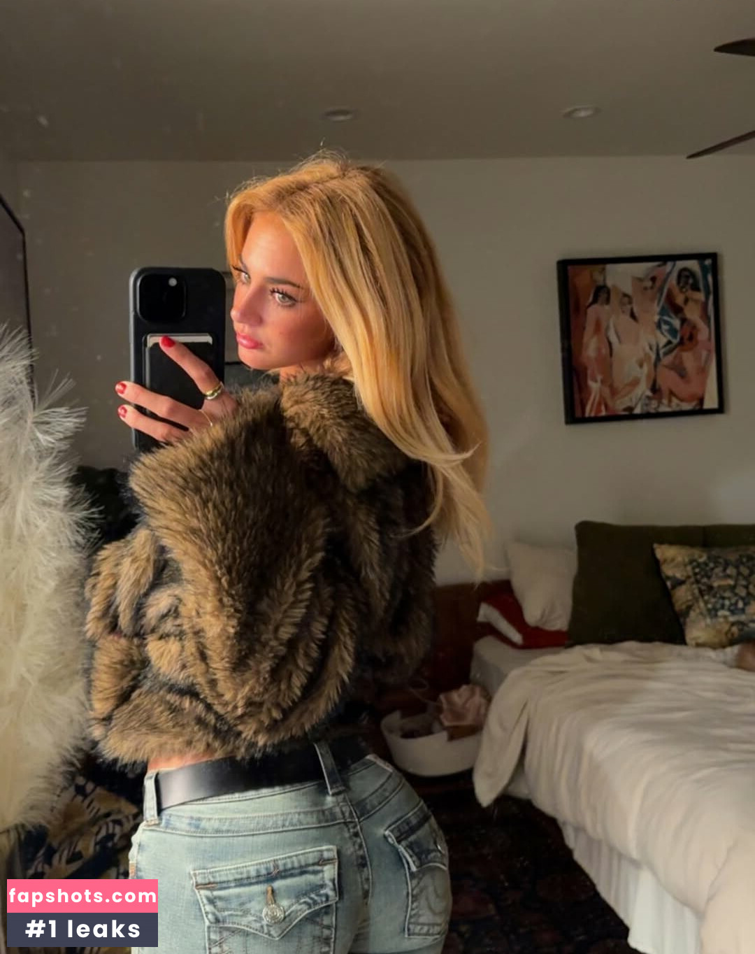 Claire Stone gallery photo #16