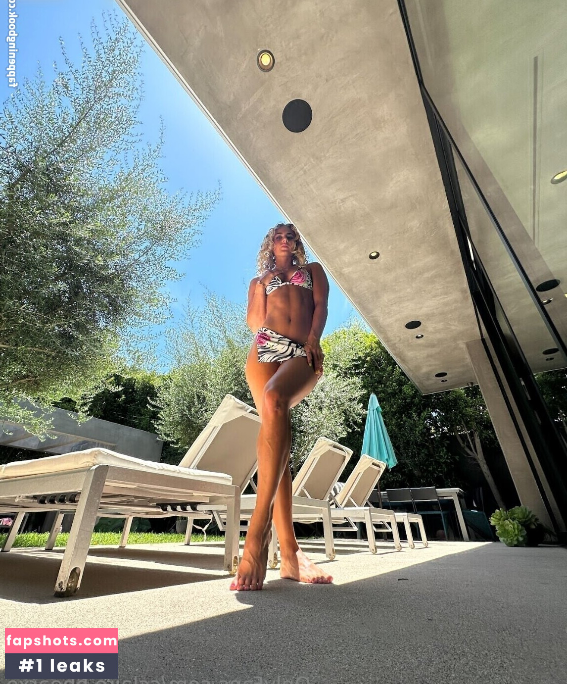 Claire Stone gallery photo #28