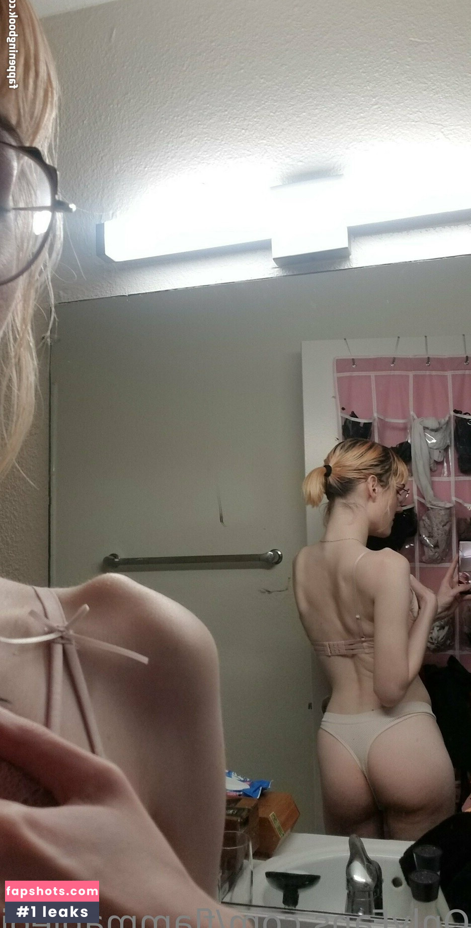 Claire Tennebrarum gallery photo #30