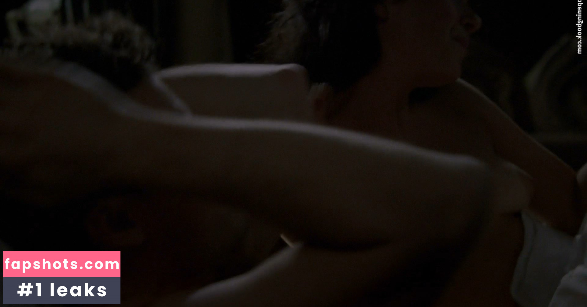 Claire van der Boom gallery photo #2