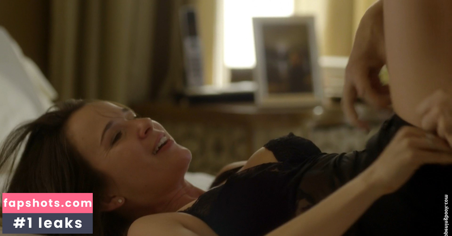 Claire van der Boom gallery photo #12