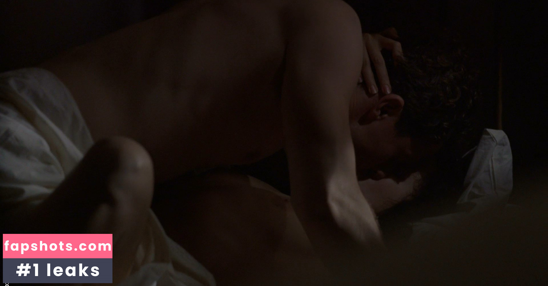 Claire van der Boom gallery photo #3