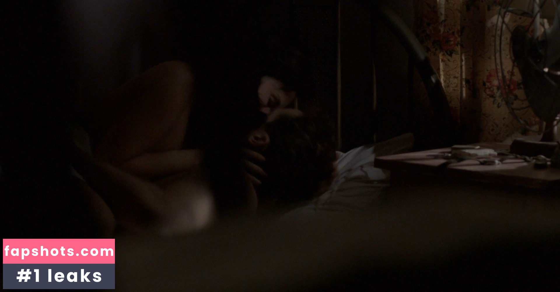 Claire van der Boom gallery photo #6