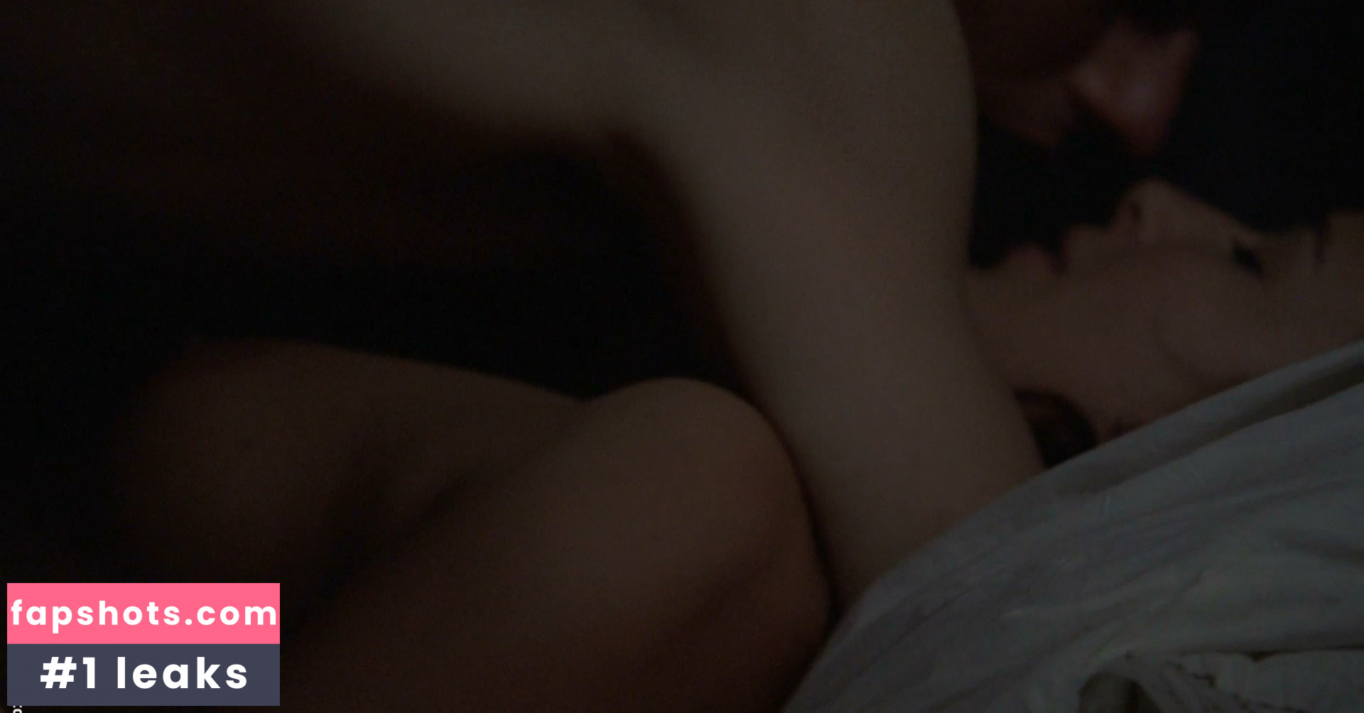 Claire van der Boom gallery photo #10