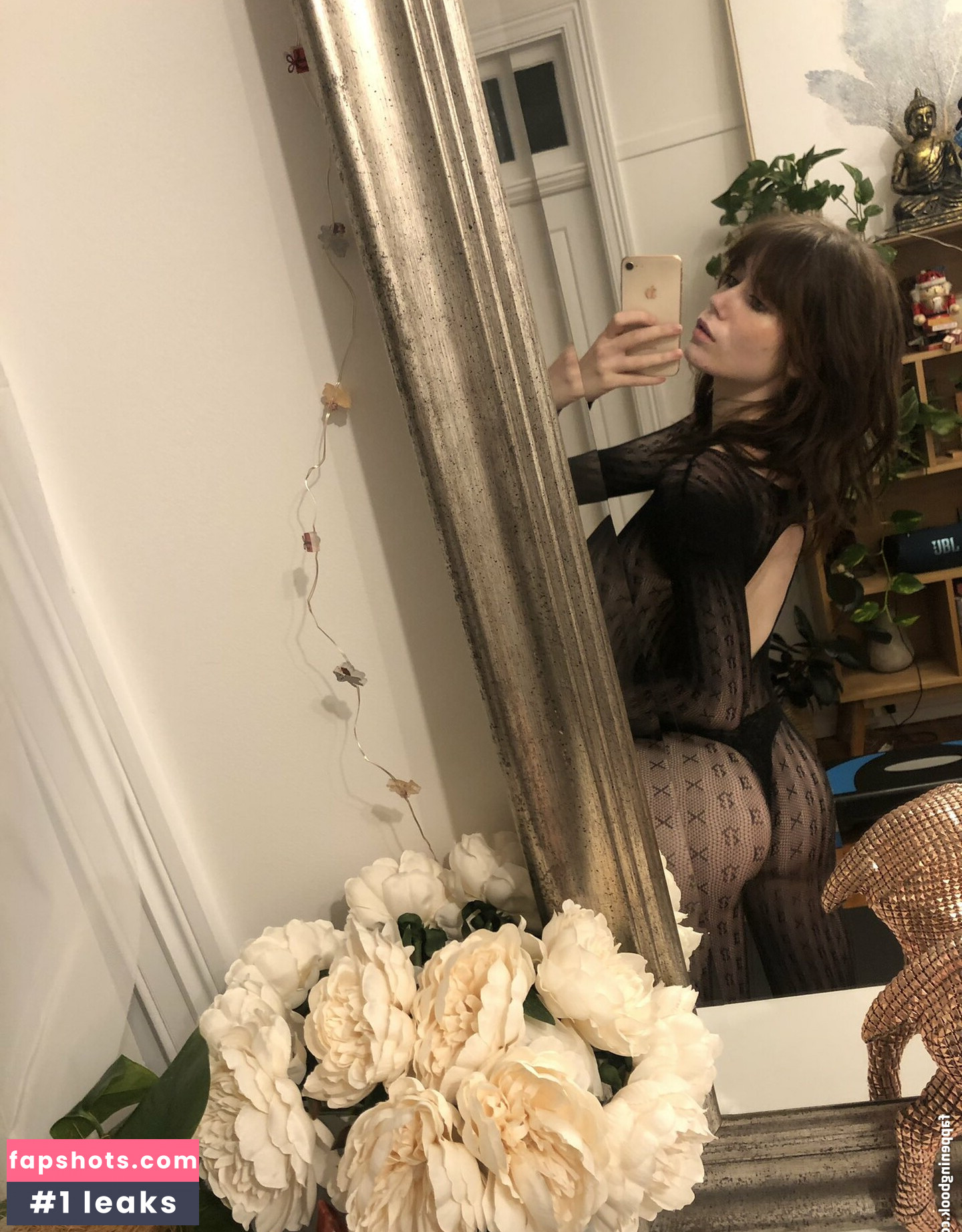 Clamgirl nude babe gallery