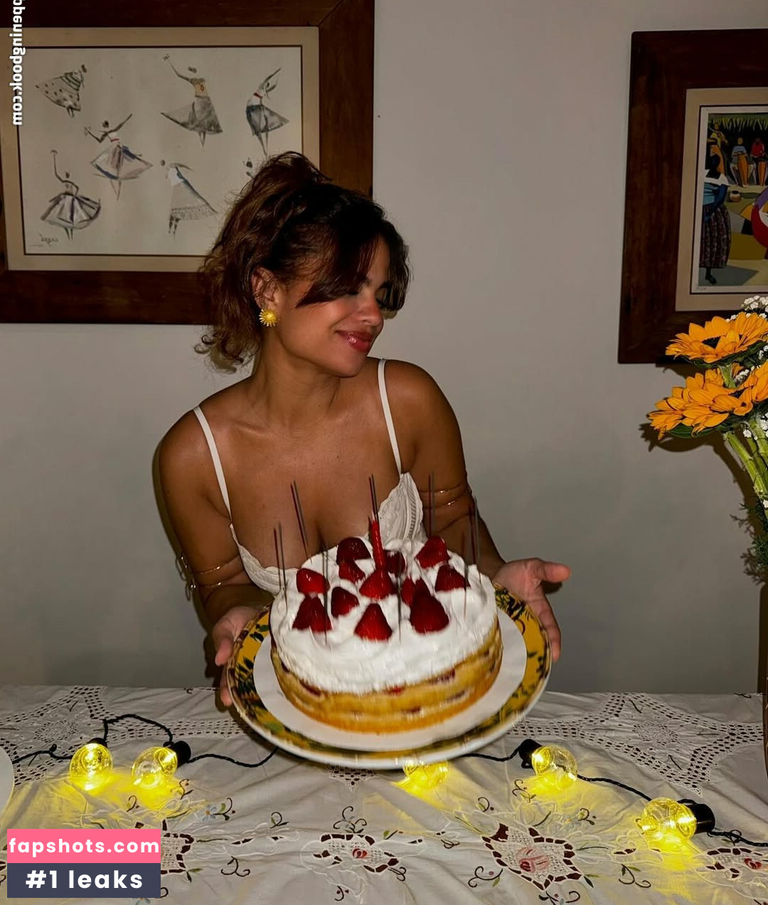 Clara Buarque gallery photo #14