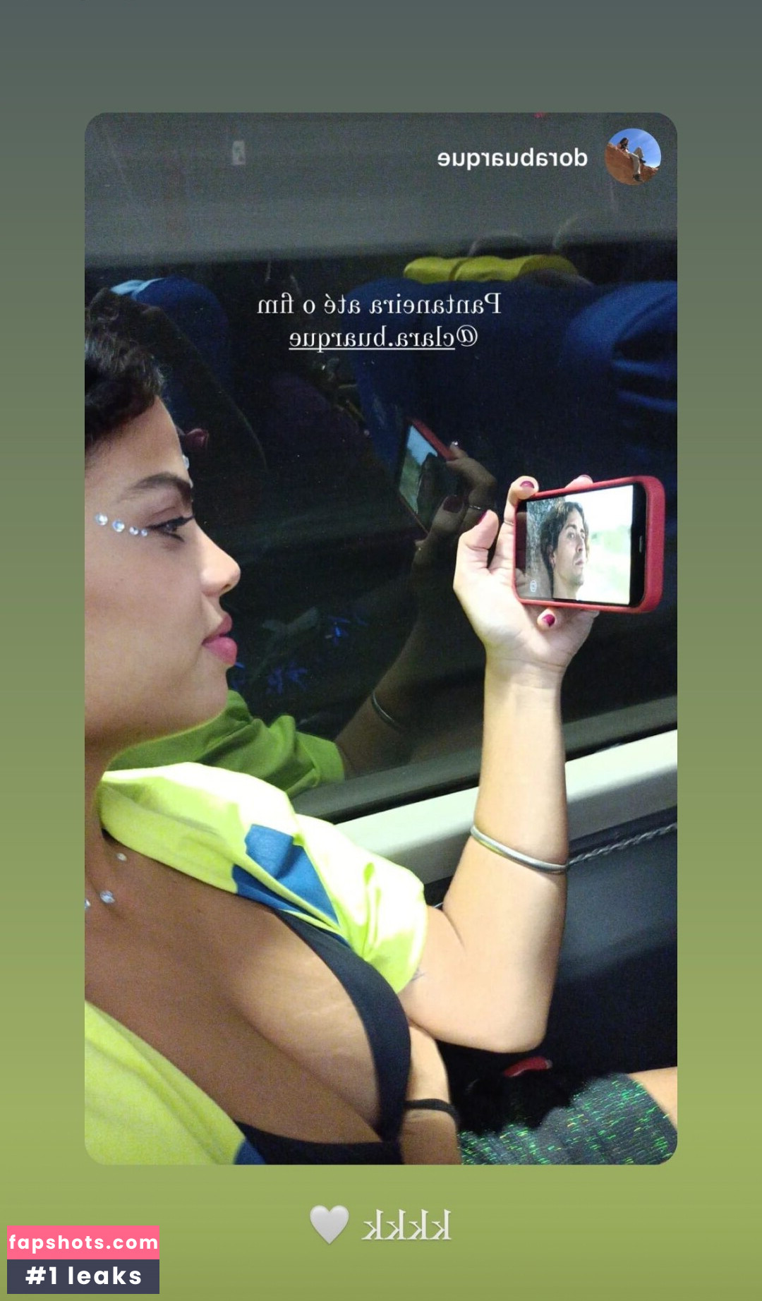 Clara Buarque gallery photo #16